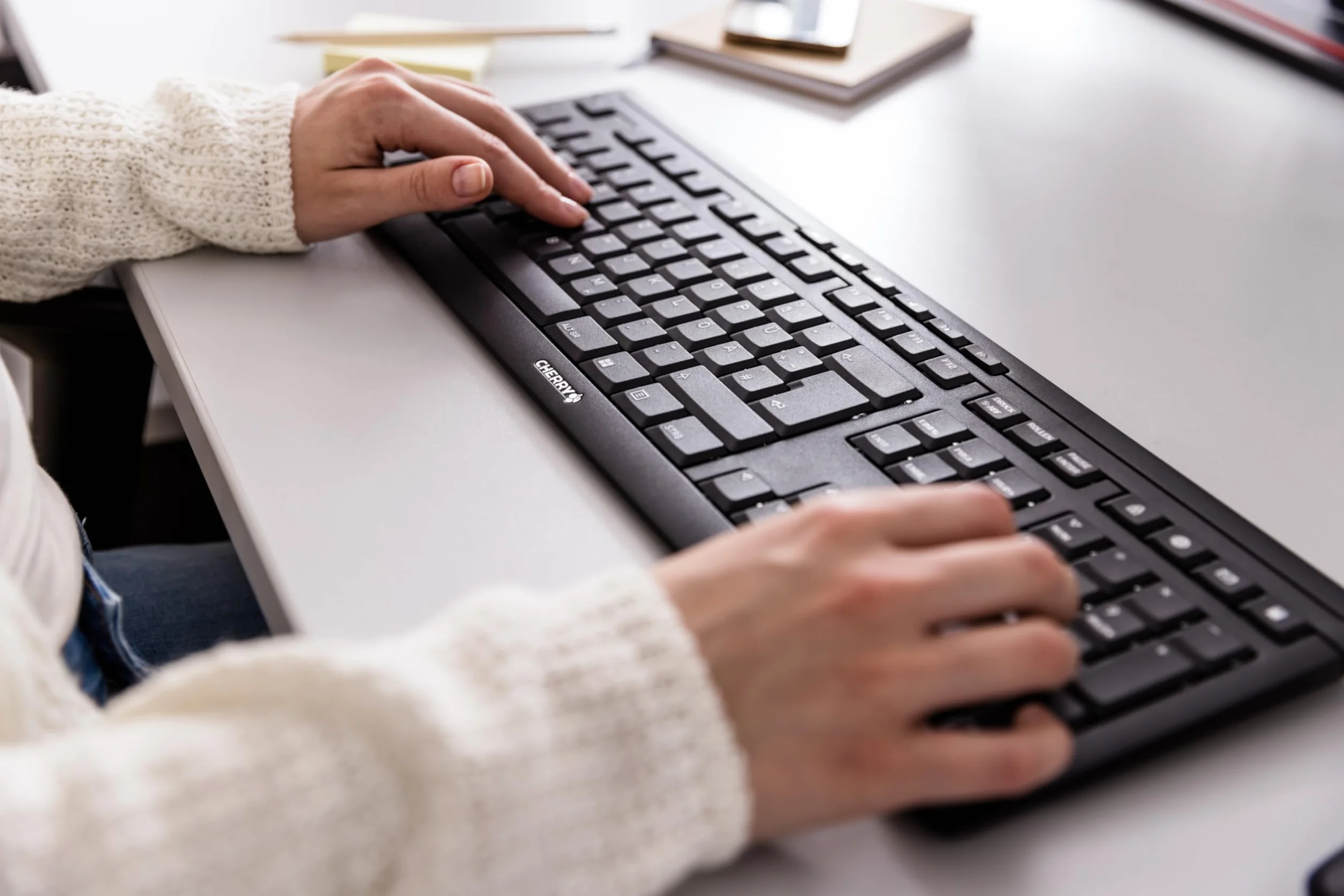 CHERRY STREAM KEYBOARD WIRELESS, Tastiera Senza Fili, Layout per l'Unione Europea (QWERTY), Wireless 2,4 GHz, Tasti Silenziosi, Design Piatto, Alimentazione a Batteria, Nero