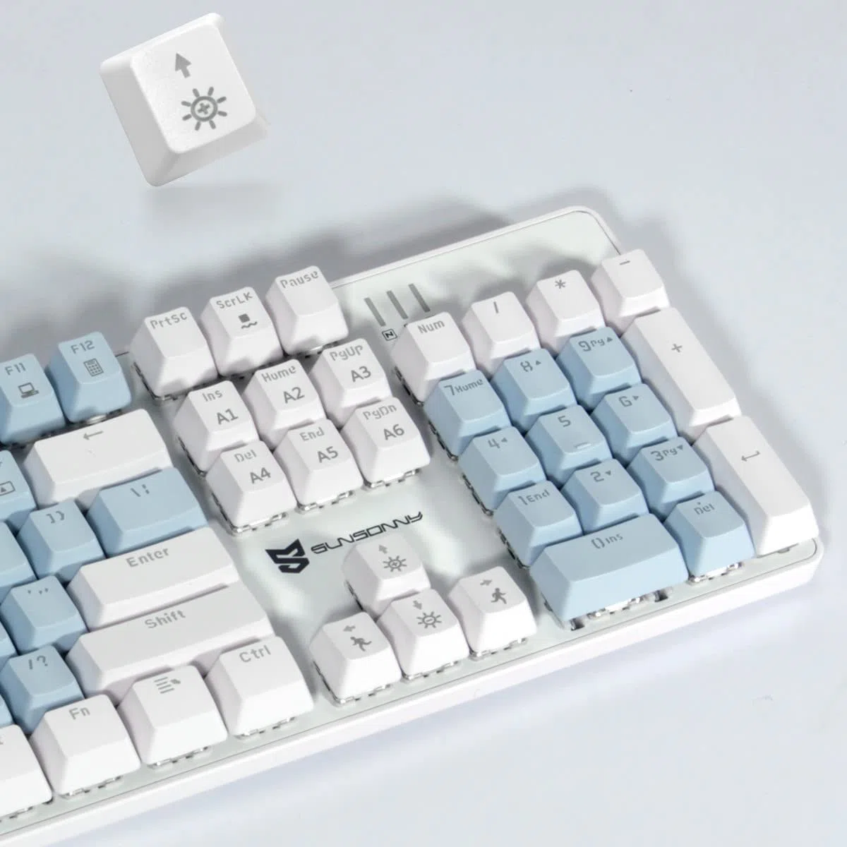 Merdia Tastiera meccanica da gioco | Interruttore marrone tastiera retroilluminata blu e bianca | 104 tasti layout USA | Tastiera da gioco cablata | Tastiera meccanica sostituibile a caldo | Tastiere