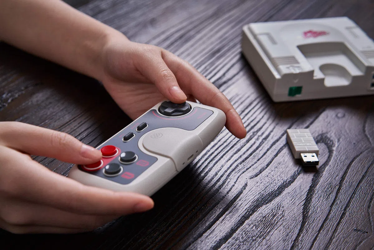 8Bitdo PCE 2.4G Mando Juego Inalámbrico para PC Engine Mini/CoreGrafx mini/TurboGrafx-16 Mini/Switch