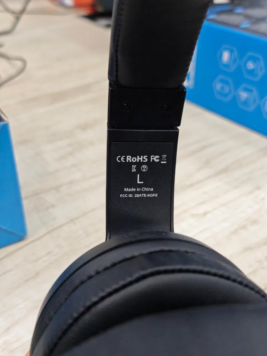 PG4 RGB Wireless Gaming Headset per PS4, PS5, PC - 2.4GHz 7.1 Surround Sound, cuffie da gioco Bluetooth con microfono antirumore staccabile AI, batteria da 48 ore per laptop, Switch, Mac (nero)