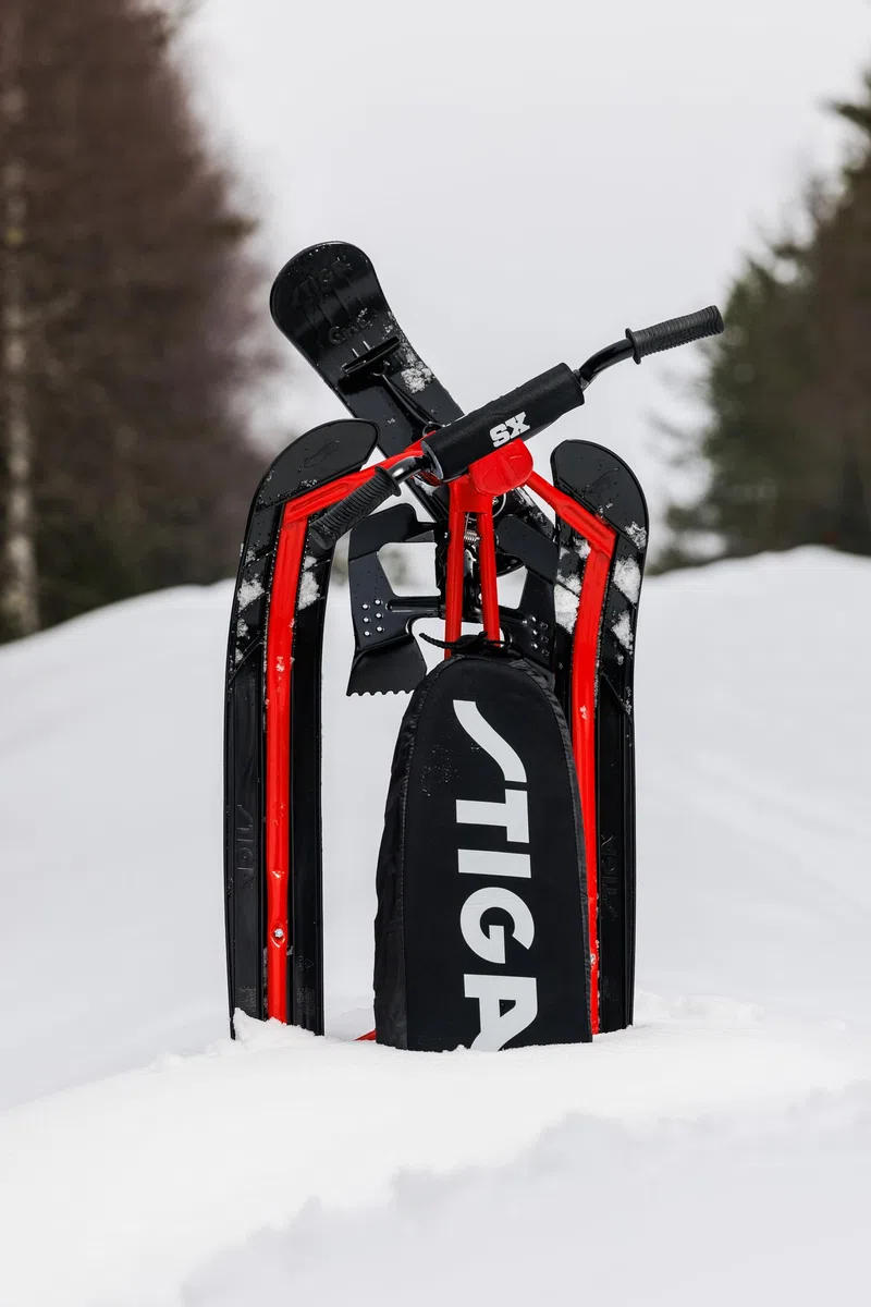 STIGA Snowracer Curve SX - Slittino da Neve con Manubrio BMX, Telaio in Acciaio Robusto, Sci Twintip e Carving, Freno di Sicurezza, adatto dai 7 Anni, Peso Massimo 90 kg