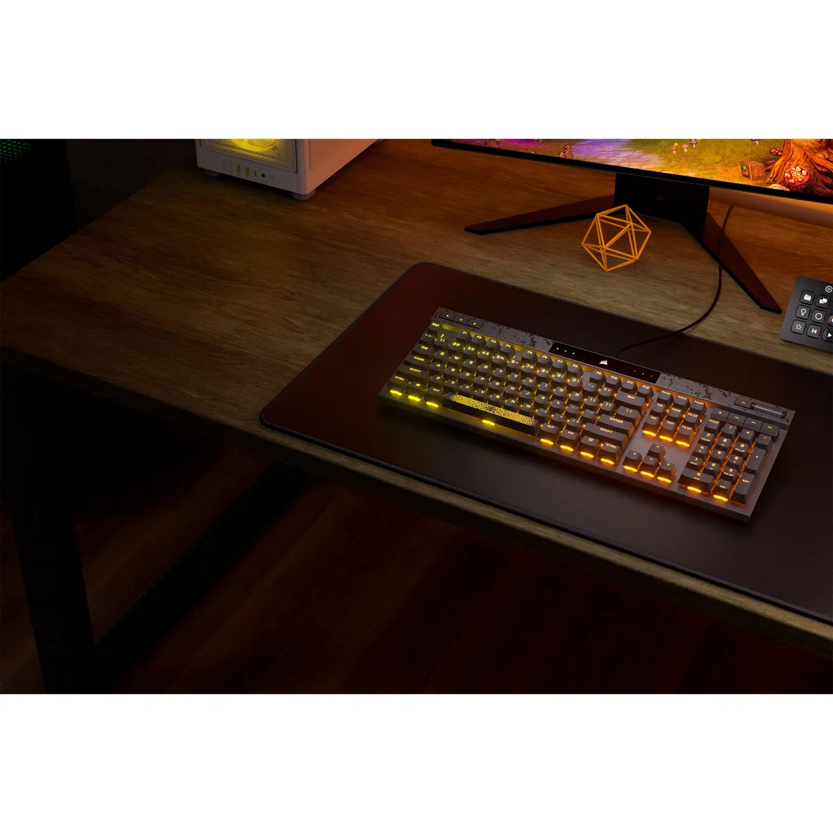 CORSAIR K70 MAX RGB Tastiera da gioco meccanica magnetica cablata - Interruttori MGX regolabili - Tappi per tasti PBT Dual Shot - Compatibile con iCUE - PC, PS5, PS4, Xbox - QWERTZ DE - Grigio acciaio