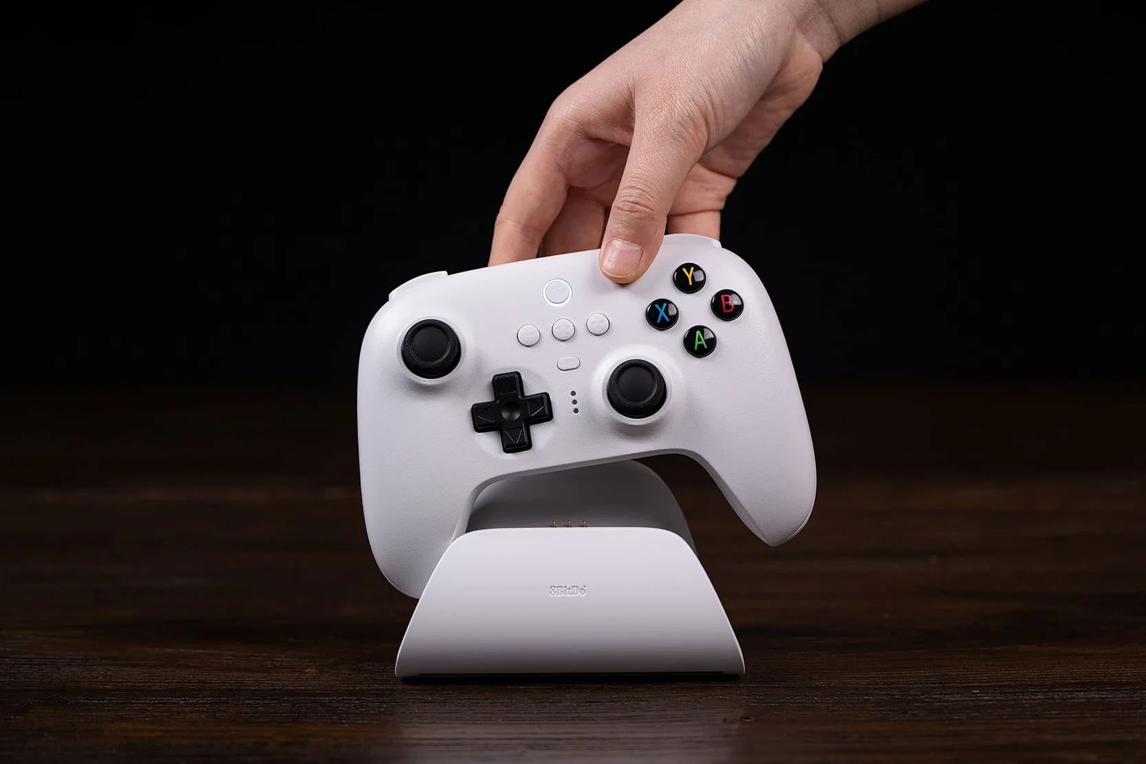 8BitDo Controller Ultimate con dock di ricarica 2.4g per Windows, Android e iOS 16.3+ - Bianco