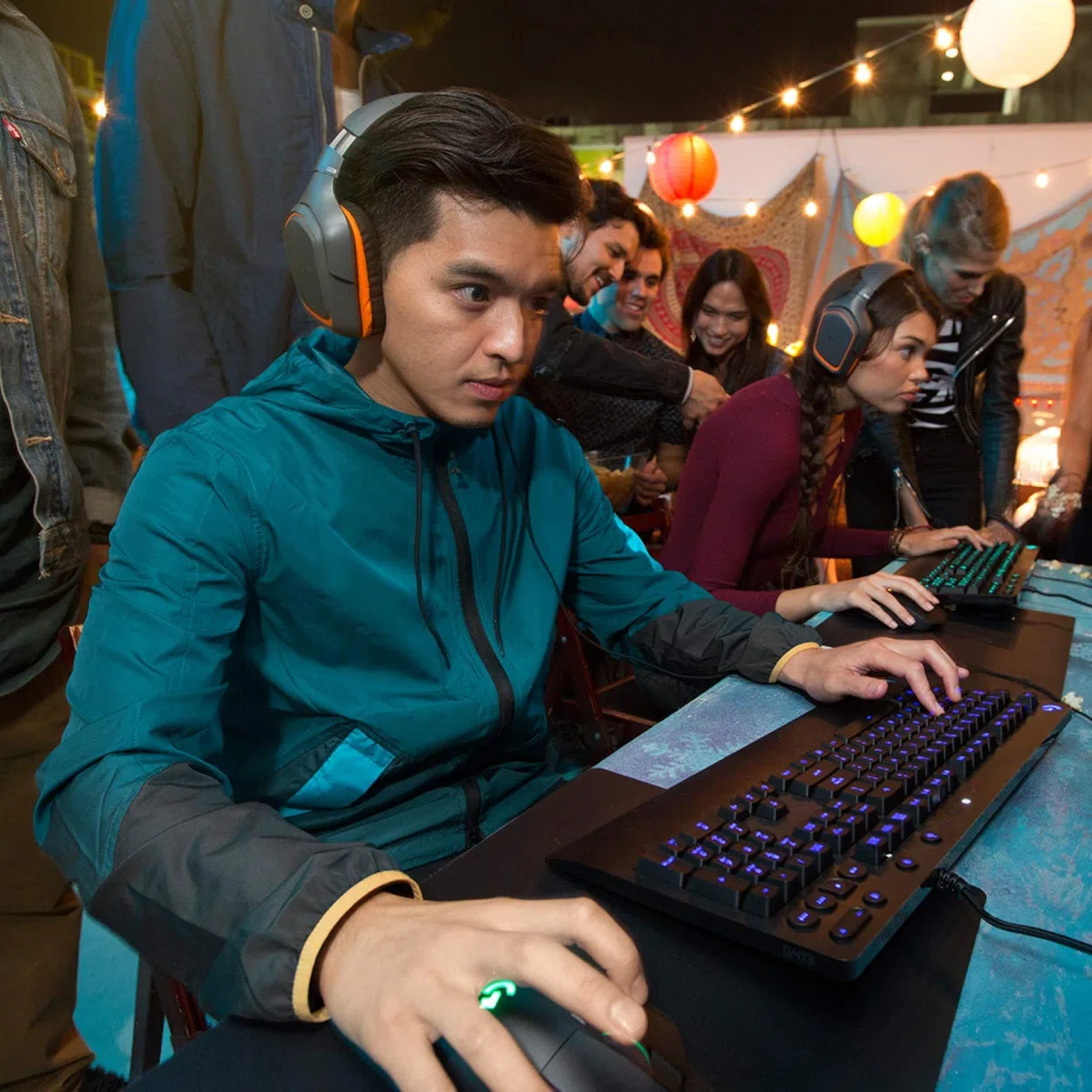 Logitech G403 Mouse Gaming, Sensore HERO 25K, LIGHTSYNC RGB & 213 Prodigy Tastiera Gaming Cablata, LIGHTSYNC RGB, Tasti Retroilluminati