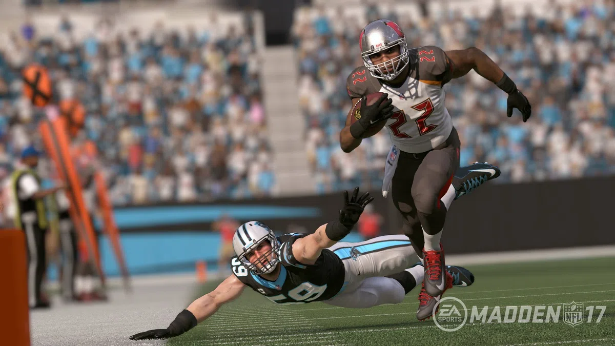 Madden NFL 17 - PlayStation 4 [Edizione: Regno Unito]