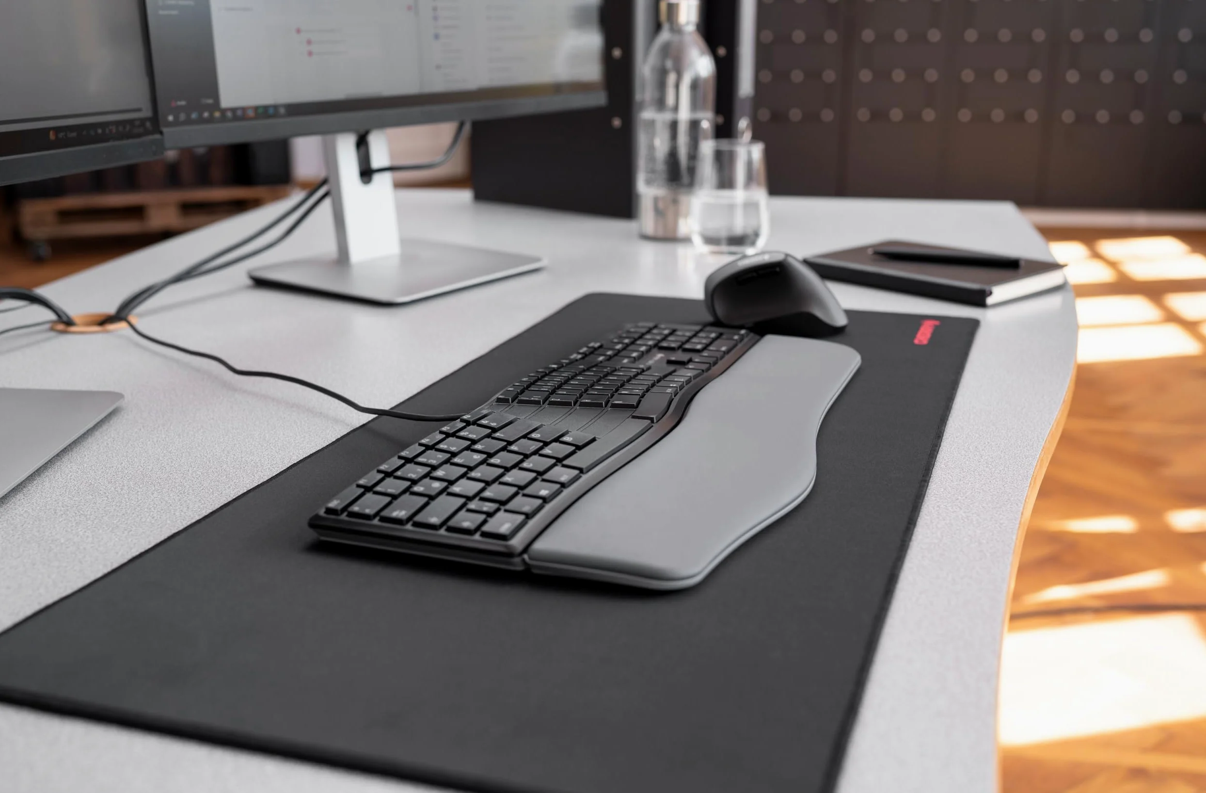 CHERRY KC 4500 ERGO, Tastiera Ergonomica, Layout per il Regno Unito (QWERTY), Con Filo, Poggiapolsi Imbottito con Memory Foam, Tastierina Arcuata, Nero