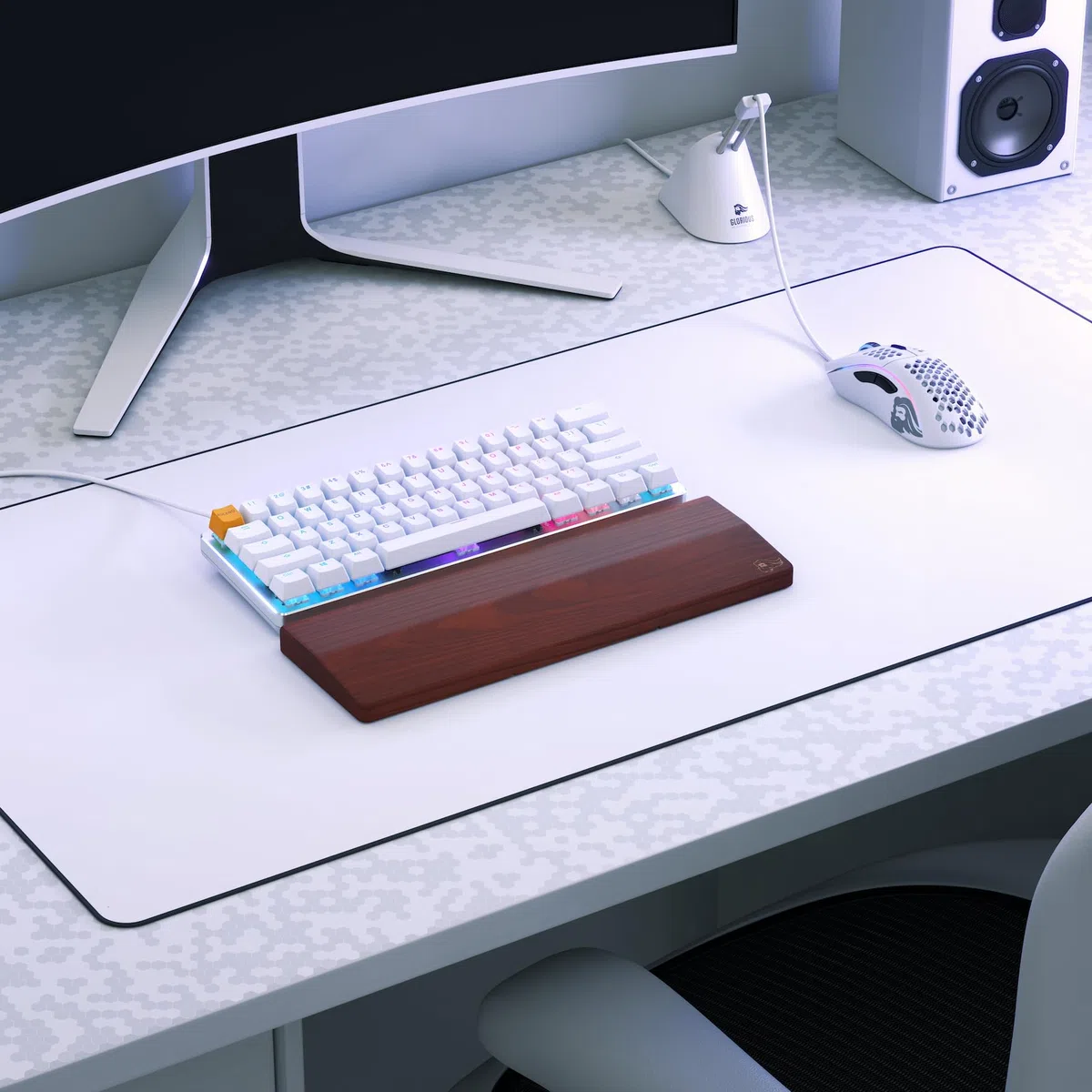 GLORIOUS Gaming GMMK Compact (60%) - Tastiera da gaming meccanica, Gateron Brown Switches (tattili), tasti a doppia iniezione, RGB, personalizzabile, tastiera 60% - Layout QWERTY americano - Bianco